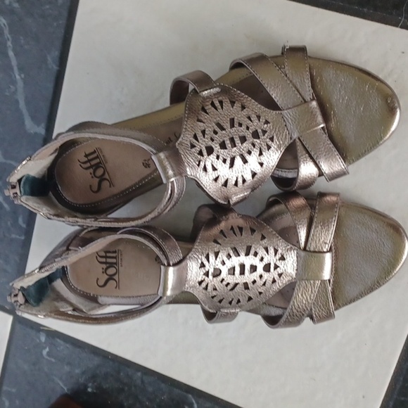 Sofft Silver Sandals/ Wedge Size 7.5 Super comfortable - Picture 1 of 6